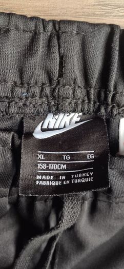 Nike boys track bottoms / pants / joggers size XL (158-170cm)