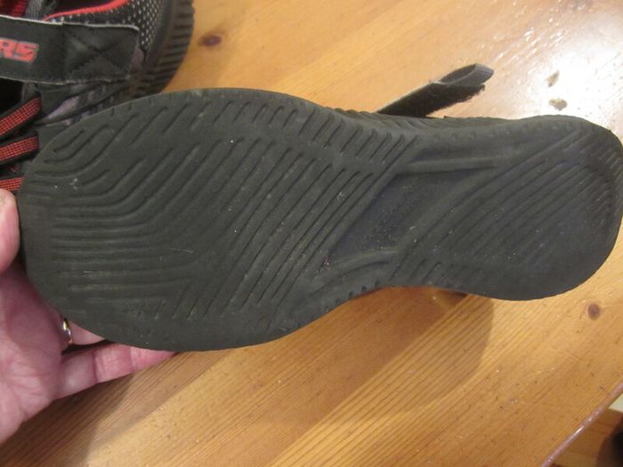 SKETCHERS    black and red   size 2