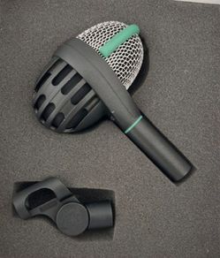 Akg D112