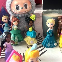 Disney figures x 14