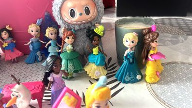 Disney figures x 14