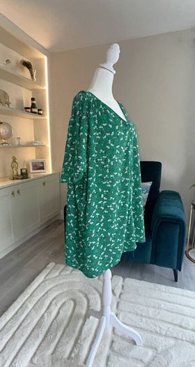 Ladies Green & White Short Sleeved Top from In extenso Size: UK 26 / EU 54