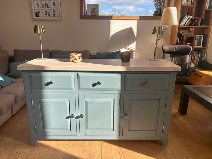 sideboard / dresser