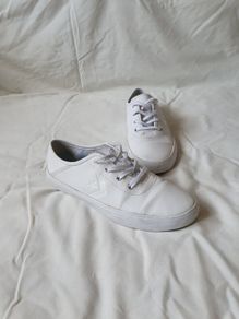 converse ox low size 5 white leather in great condition
