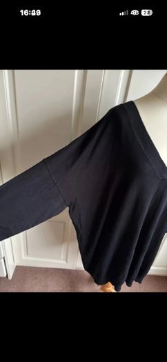 Capsule v neck black jumper size 32-34 - new