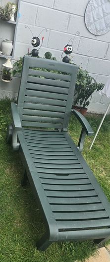 folding sun lounger