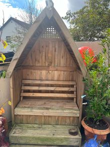 garden arbour seat in perfect condition