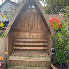 garden arbour seat in perfect condition