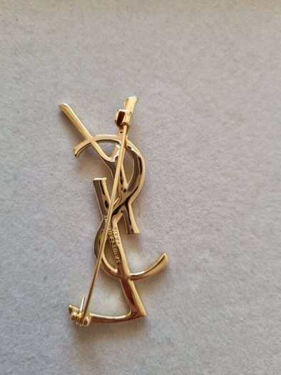 Ys brooch