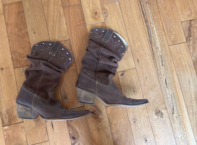 New York vintage cowboy boot tan suede .  Size 6