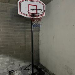 Portable and adjustable basketball stand