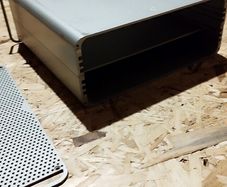 monitor riser