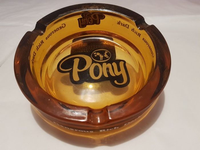 Vintage pony ashtray,,from 1960s vintage, collectors item,,good condition, 2 little chips ,,but hard to see ,,overall good condition,,price includes post to anywhere in ireland  by certificate proof of post  thank you, hard to come by ,