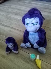 Interactive mammy and baby monkey