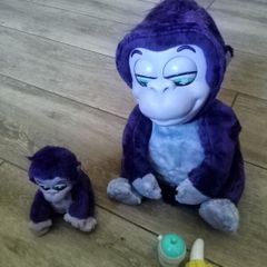 Interactive mammy and baby monkey