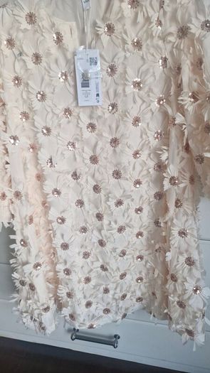 Absolutely stunning yas dress.