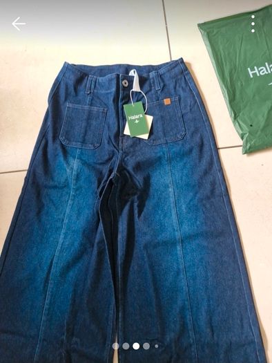 Gorgeous soft denim high waisted halara jeans
