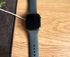 Apple Watch Series 4 - 44mm