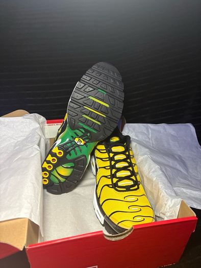Nike Airmax plus varsity maize multiple sizes