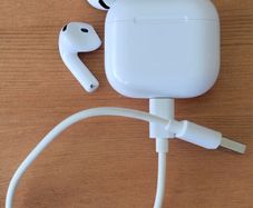AirPods 4