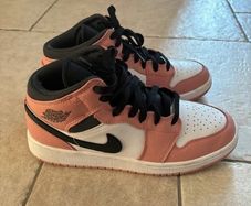 Air Jordan 1 Mid Pink