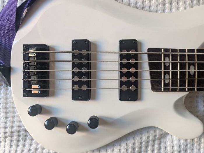 Bass guitar Harley Benton