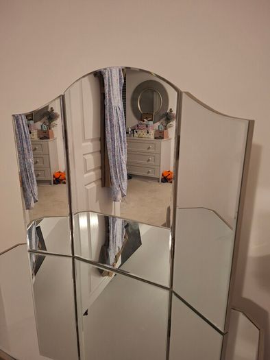 dressing table and mirror