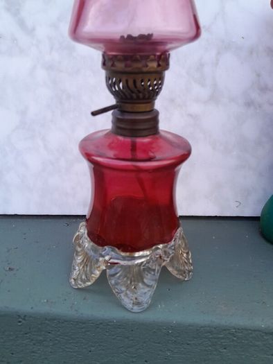 19ct  crambery oil lamp