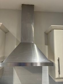 Oven hob and hood.