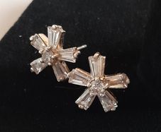 EARRINGS - Silver - Stud - Crystal