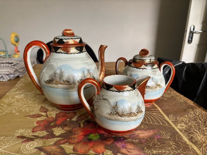 chinese tea set in good condition