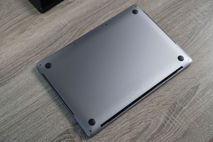 MacbBook Pro 13" 2020 | 10th Gen i5 2.0GHz | 16GB | 512GB