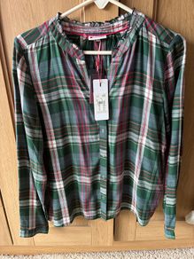 woman's street one top (BRAND NEW)