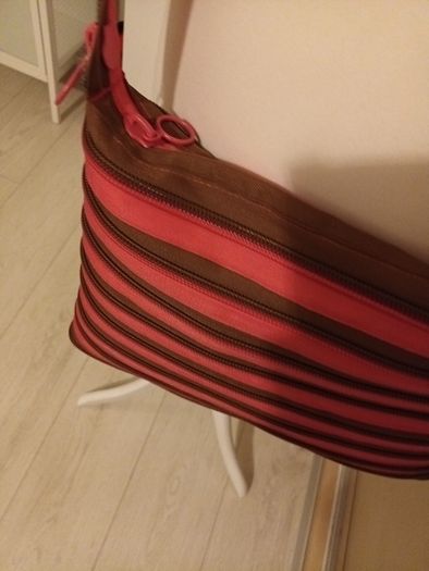 ZIP IT handbag