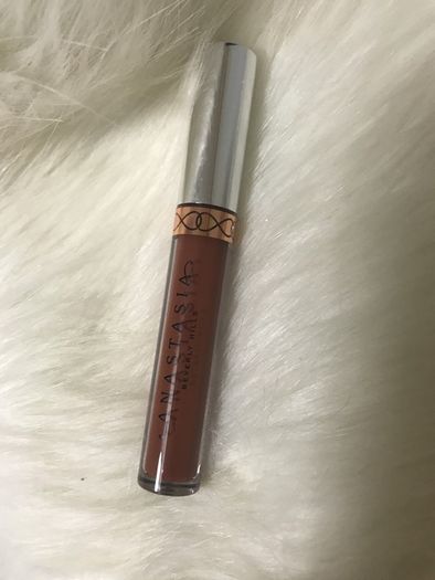 Anastasia Beverly Hills matte liquid lipstick in CONFUSED