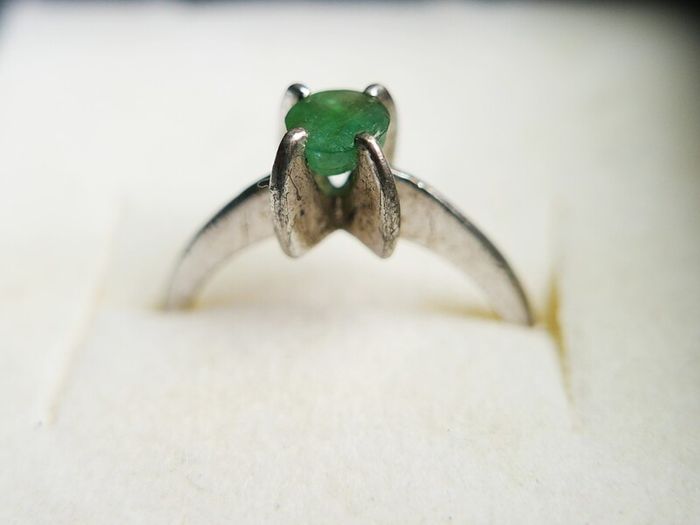 Vintage 925 Sterling Silver Ring with Green Stone