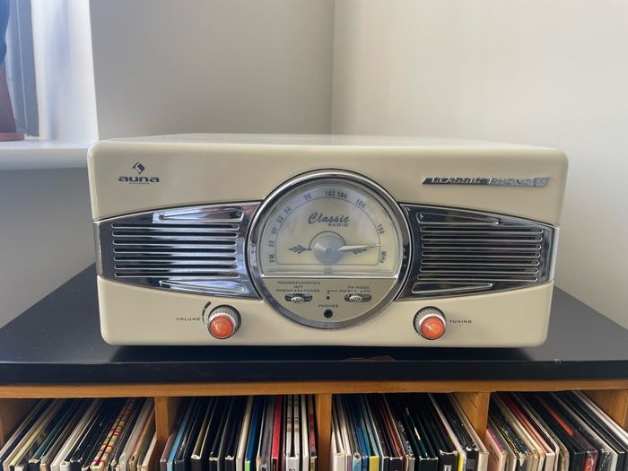 Vinyl player
