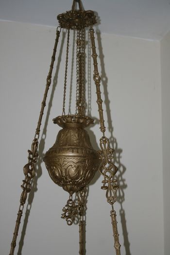 Antique Counter-Weighted  Parlor Oil Lamp