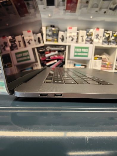 2019 MacBook Pro A1990 15" Touchbar Intel Core (i9-9880H) 32GB RAM 512GB SSD (Battery Cycle: 190)
