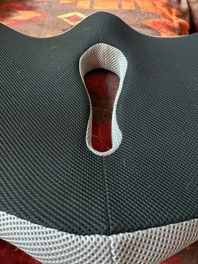 Ergonomic cushion for chairs