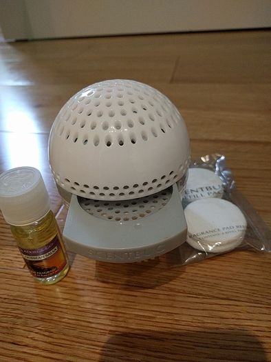 Scentbug with extra pad refills and fragrance oil