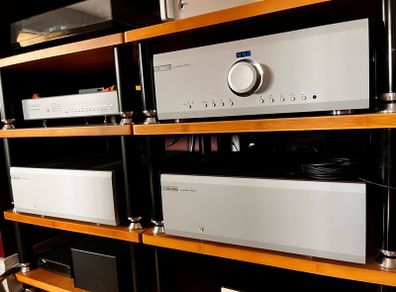 Musical Fidelity M8 amplifiers
