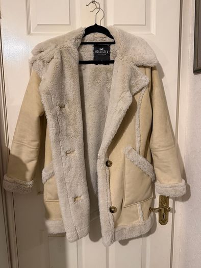 Hollister cream faux-shearling jacket