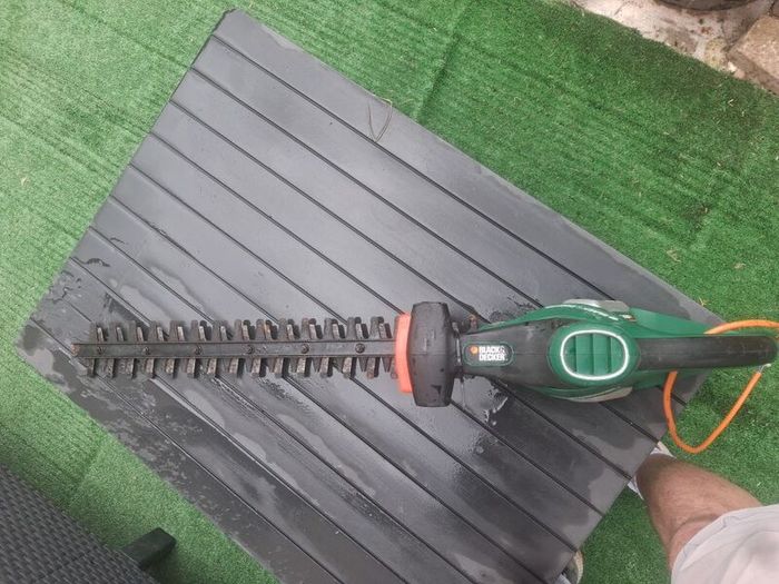 PowerToolsBlack+Decker 500W electric hedge trimmer in