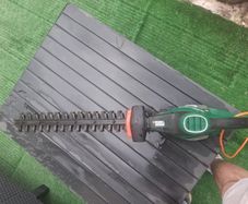 PowerToolsBlack+Decker 500W electric hedge trimmer in