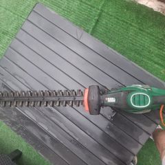 PowerToolsBlack+Decker 500W electric hedge trimmer in