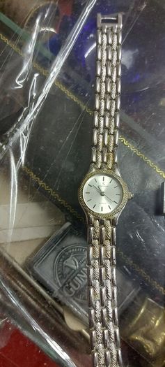 ladies watch swing quartz ,working prefect,,price includes post to anywhere in Ireland thank you, see pictures for condition, used
