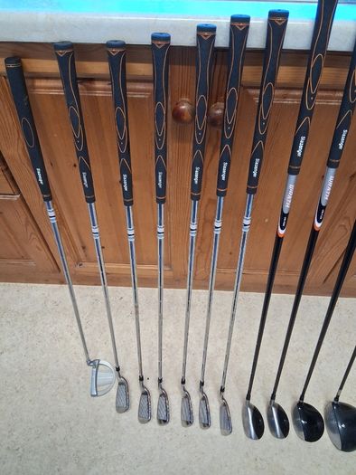 Golf clubs. Set Of Slazenger Mens Right Handed Golf Clubs in Excellent Condition.  Collect In Dublin Or Receive Via Post.