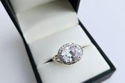 Brand New 9ct White Gold Dress Ring