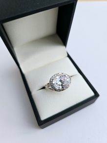 Brand New 9ct White Gold Dress Ring